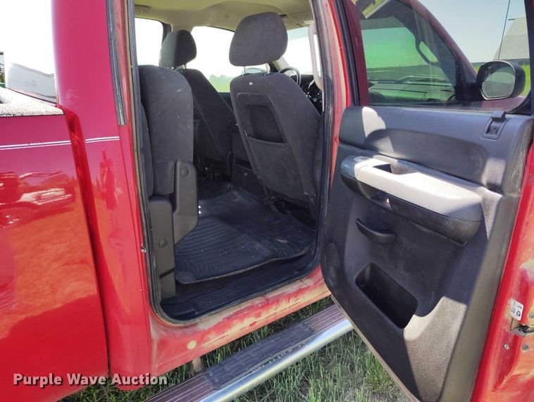 image for item DP5010 2009 GMC Sierra 2500HD Crew Cab pickup truck