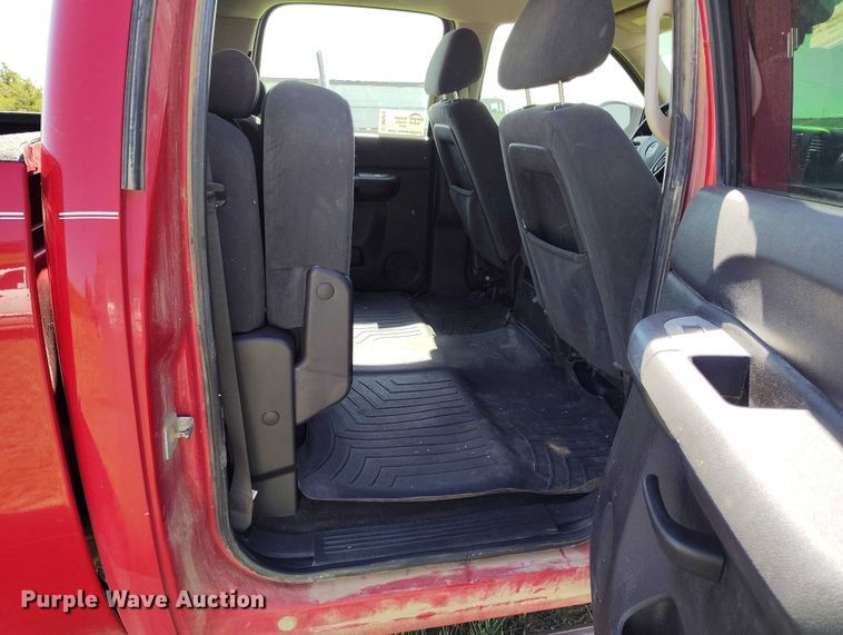 image for item DP5010 2009 GMC Sierra 2500HD Crew Cab pickup truck