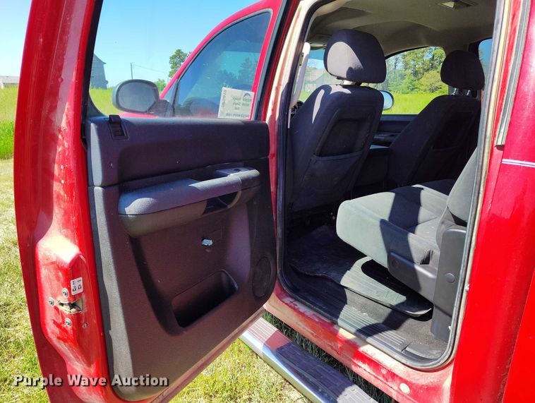 image for item DP5010 2009 GMC Sierra 2500HD Crew Cab pickup truck