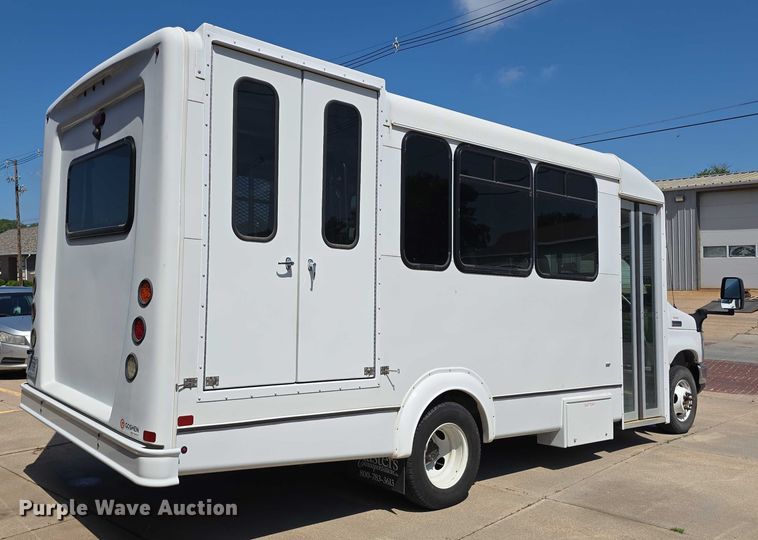 image for item DR3783 2019 Ford E450 Super Duty shuttle bus