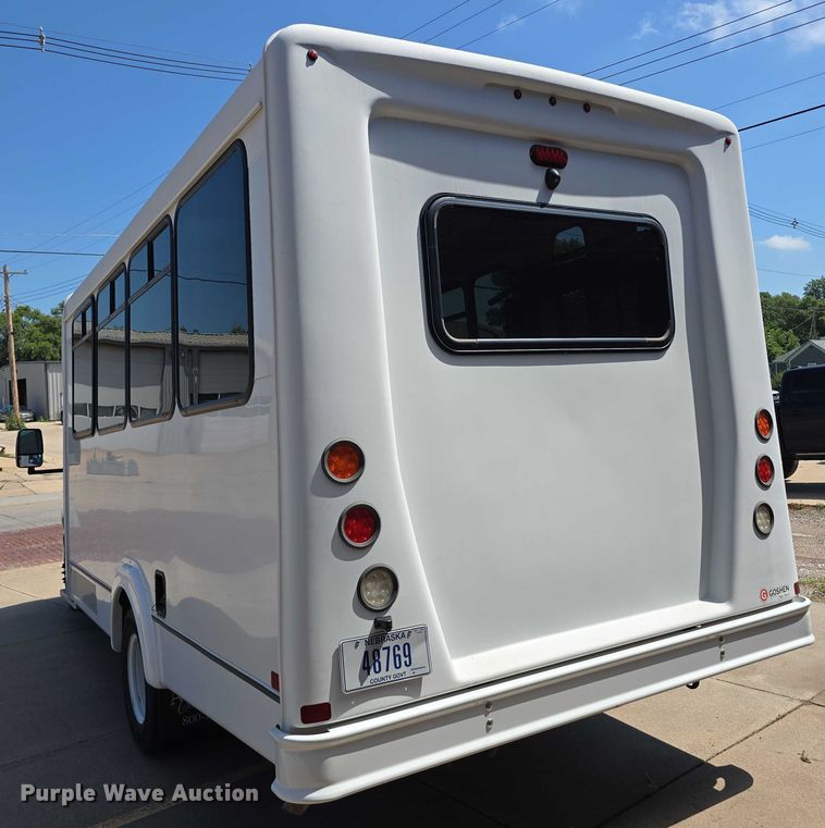 image for item DR3783 2019 Ford E450 Super Duty shuttle bus