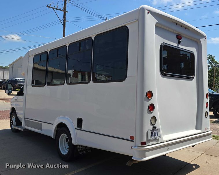 image for item DR3783 2019 Ford E450 Super Duty shuttle bus