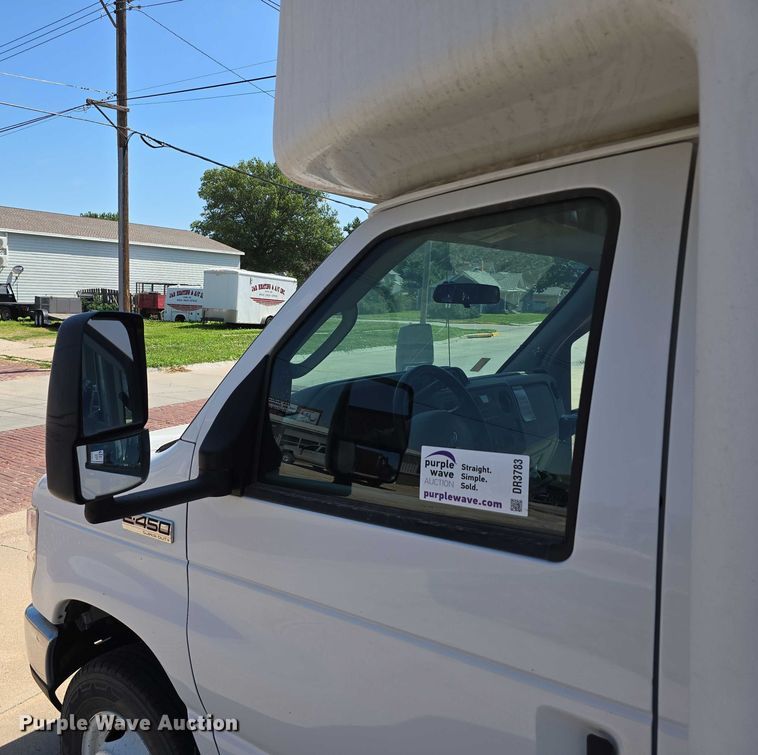 image for item DR3783 2019 Ford E450 Super Duty shuttle bus