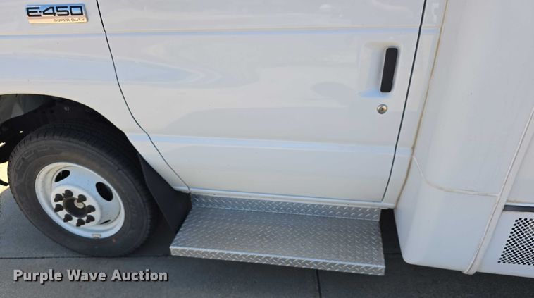 image for item DR3783 2019 Ford E450 Super Duty shuttle bus