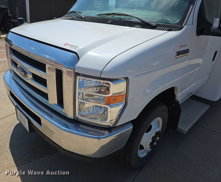 image for item DR3783 2019 Ford E450 Super Duty shuttle bus