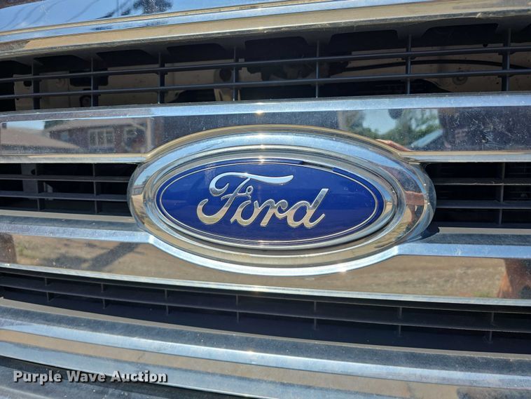 image for item DR3783 2019 Ford E450 Super Duty shuttle bus