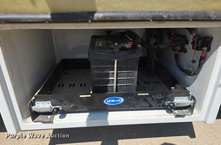 image for item DR3783 2019 Ford E450 Super Duty shuttle bus