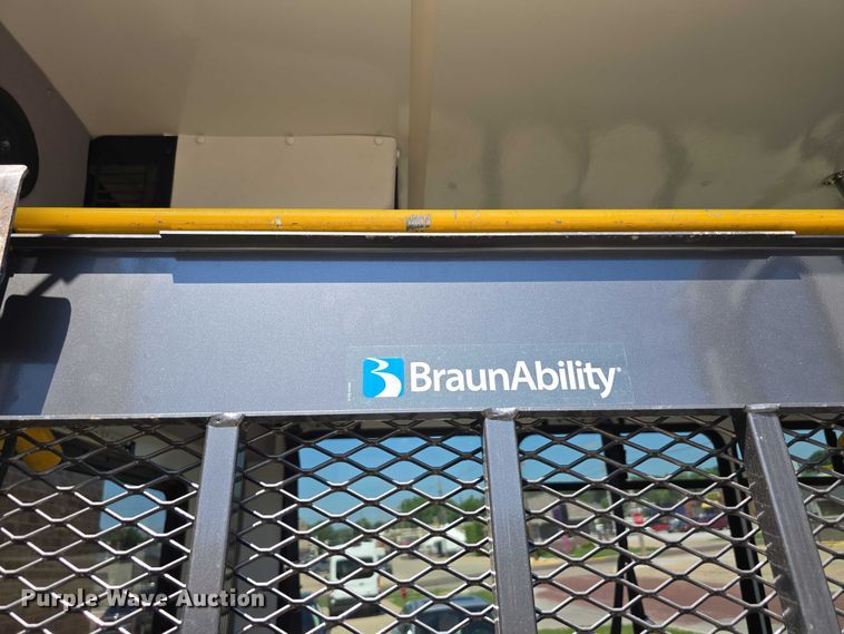 image for item DR3783 2019 Ford E450 Super Duty shuttle bus