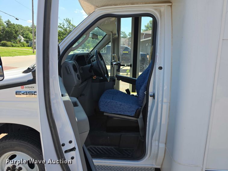 image for item DR3783 2019 Ford E450 Super Duty shuttle bus