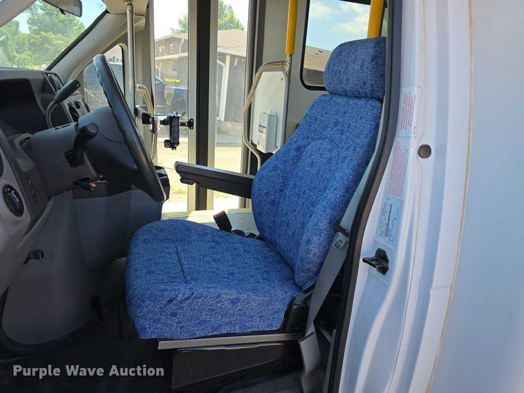 image for item DR3783 2019 Ford E450 Super Duty shuttle bus