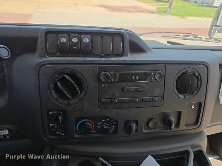 image for item DR3783 2019 Ford E450 Super Duty shuttle bus