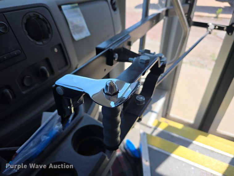 image for item DR3783 2019 Ford E450 Super Duty shuttle bus