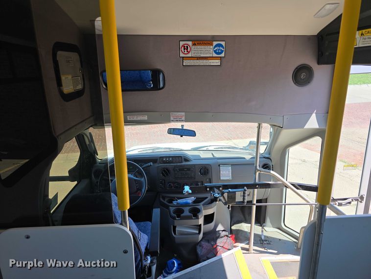 image for item DR3783 2019 Ford E450 Super Duty shuttle bus