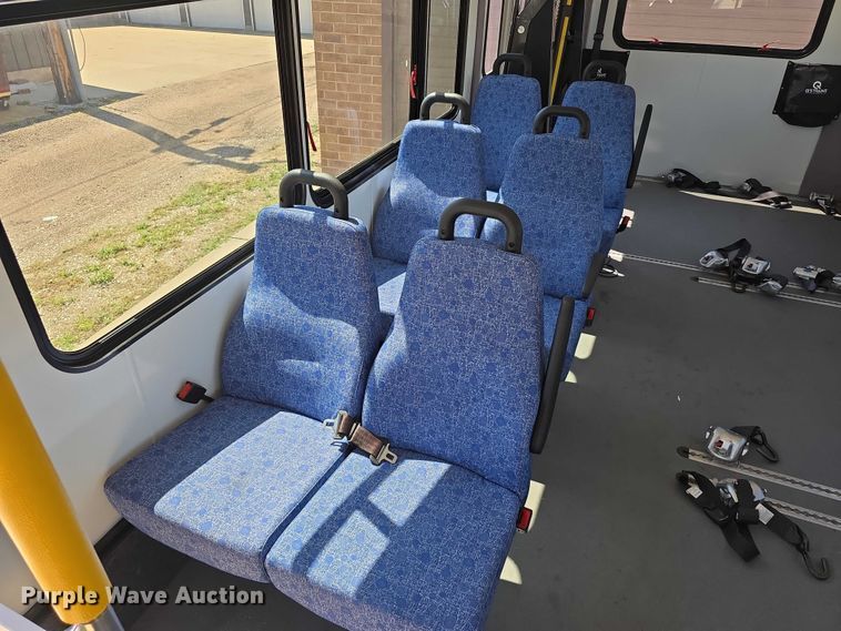 image for item DR3783 2019 Ford E450 Super Duty shuttle bus