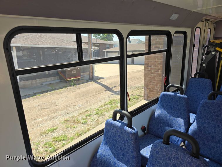 image for item DR3783 2019 Ford E450 Super Duty shuttle bus