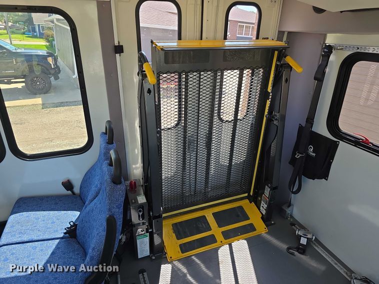 image for item DR3783 2019 Ford E450 Super Duty shuttle bus