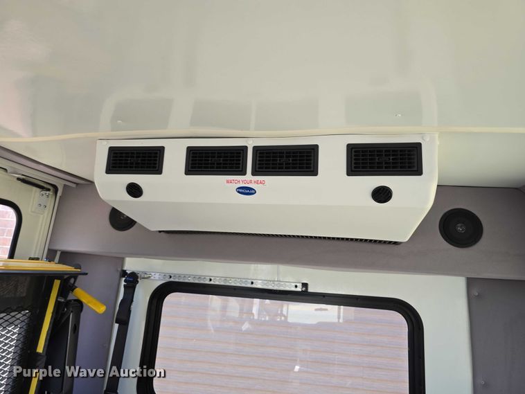 image for item DR3783 2019 Ford E450 Super Duty shuttle bus