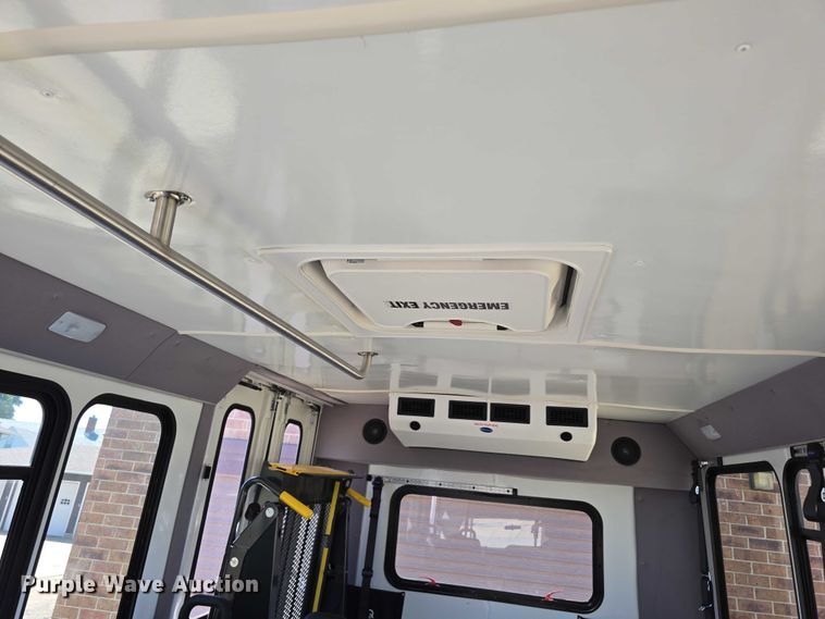 image for item DR3783 2019 Ford E450 Super Duty shuttle bus