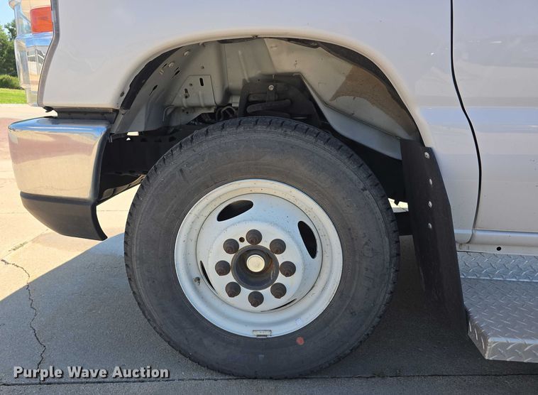 image for item DR3783 2019 Ford E450 Super Duty shuttle bus