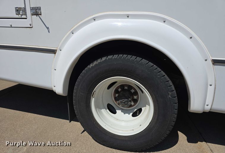 image for item DR3783 2019 Ford E450 Super Duty shuttle bus