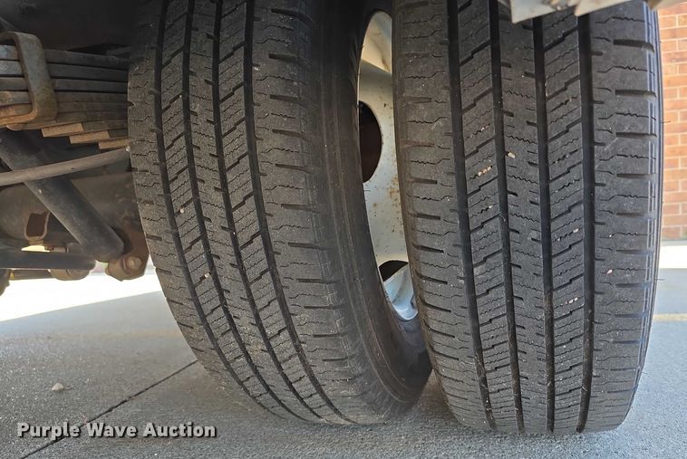 image for item DR3783 2019 Ford E450 Super Duty shuttle bus