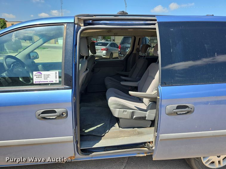 image for item DR3784 2007 Dodge Grand Caravan van