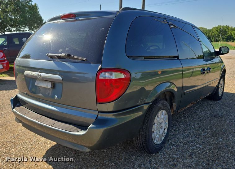 image for item DR3819 2007 Chrysler Town & Country van