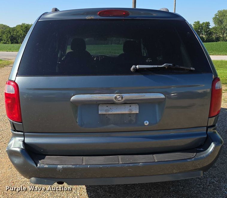 image for item DR3819 2007 Chrysler Town & Country van