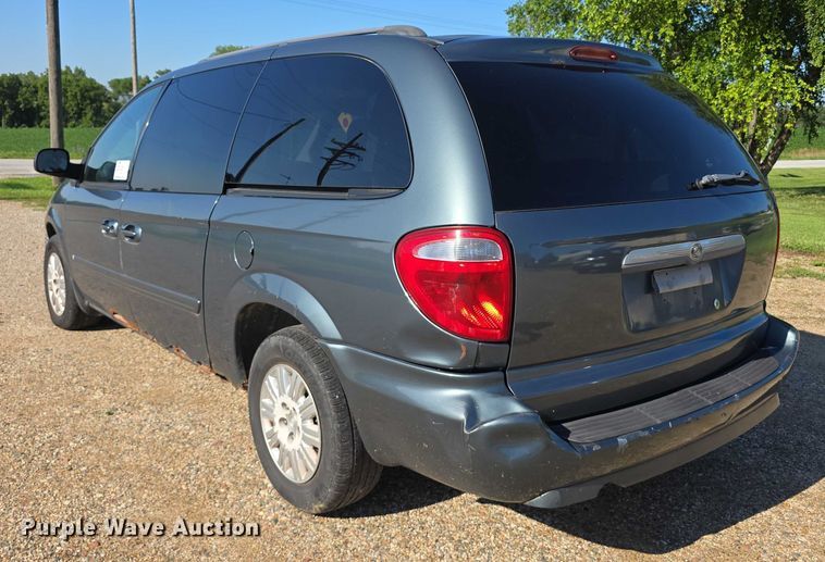 image for item DR3819 2007 Chrysler Town & Country van
