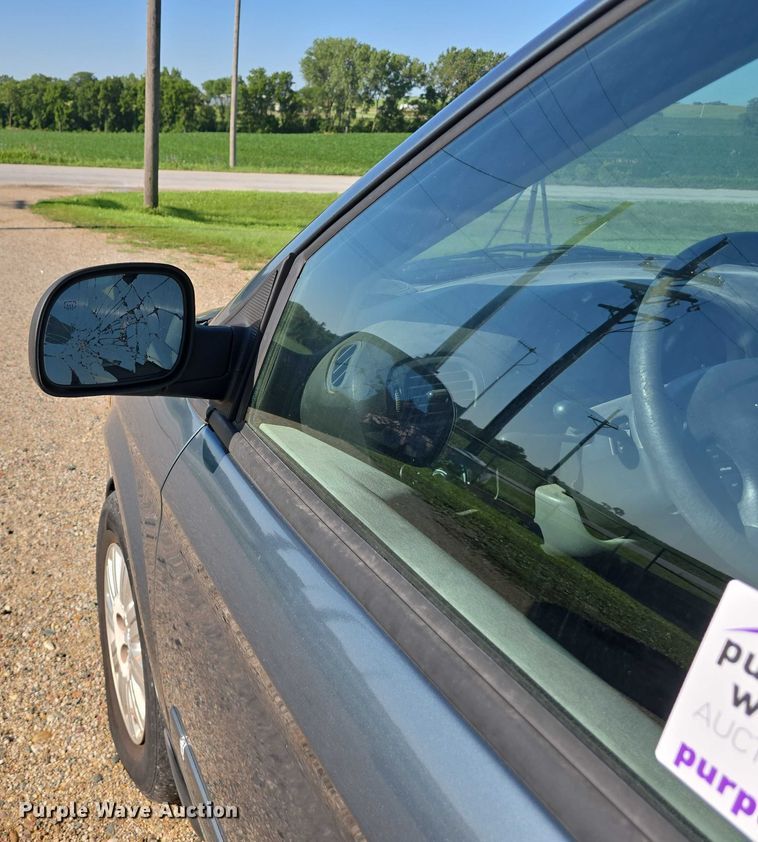 image for item DR3819 2007 Chrysler Town & Country van