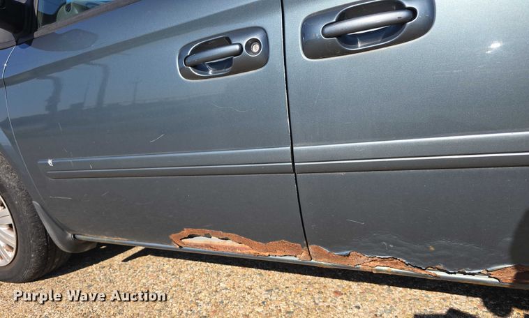 image for item DR3819 2007 Chrysler Town & Country van