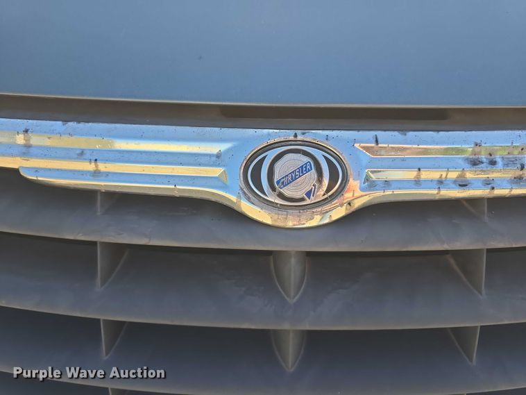 image for item DR3819 2007 Chrysler Town & Country van