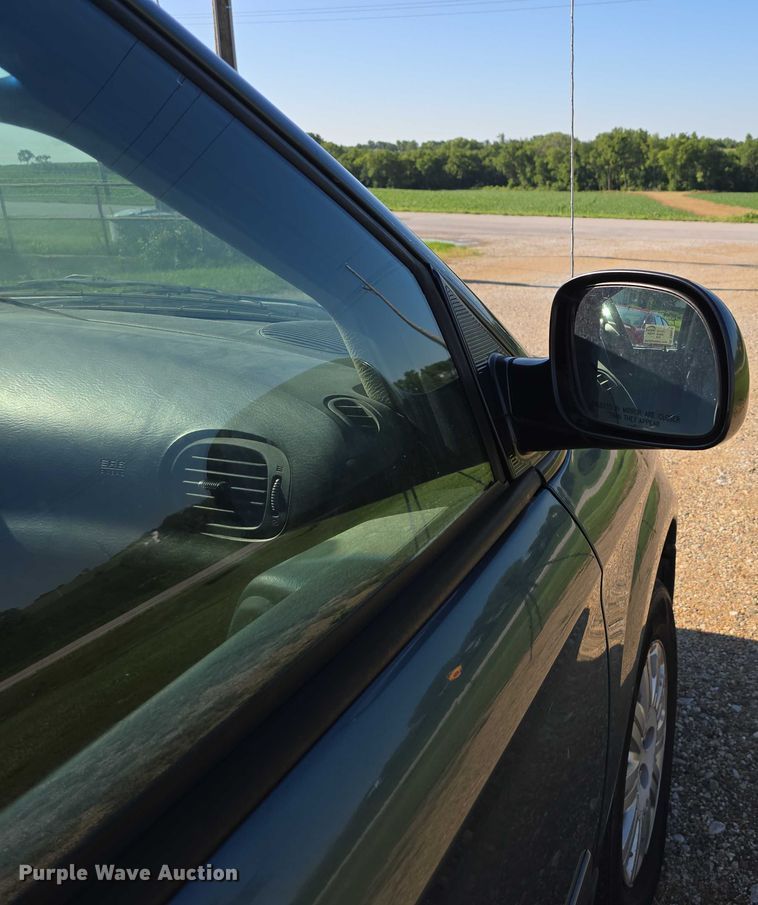 image for item DR3819 2007 Chrysler Town & Country van