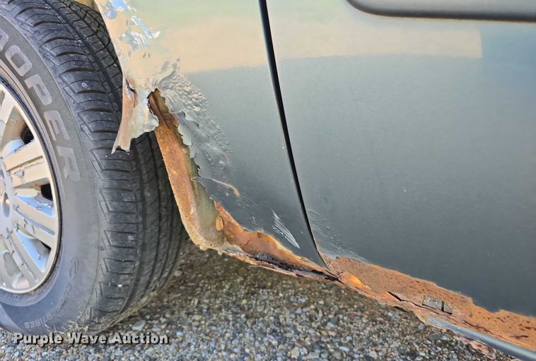 image for item DR3819 2007 Chrysler Town & Country van