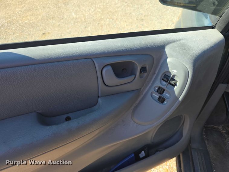 image for item DR3819 2007 Chrysler Town & Country van