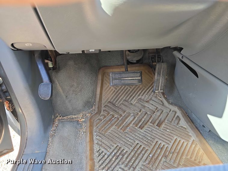 image for item DR3819 2007 Chrysler Town & Country van