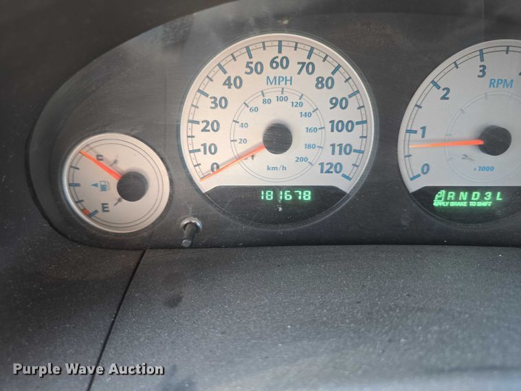 image for item DR3819 2007 Chrysler Town & Country van