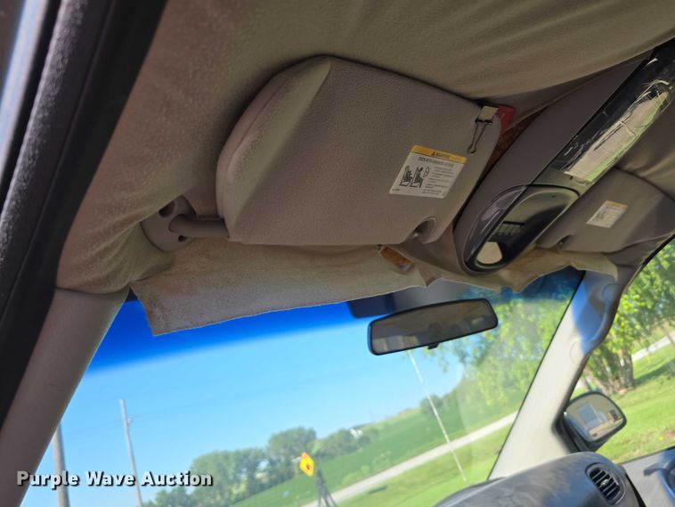 image for item DR3819 2007 Chrysler Town & Country van