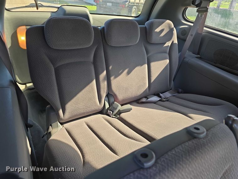 image for item DR3819 2007 Chrysler Town & Country van