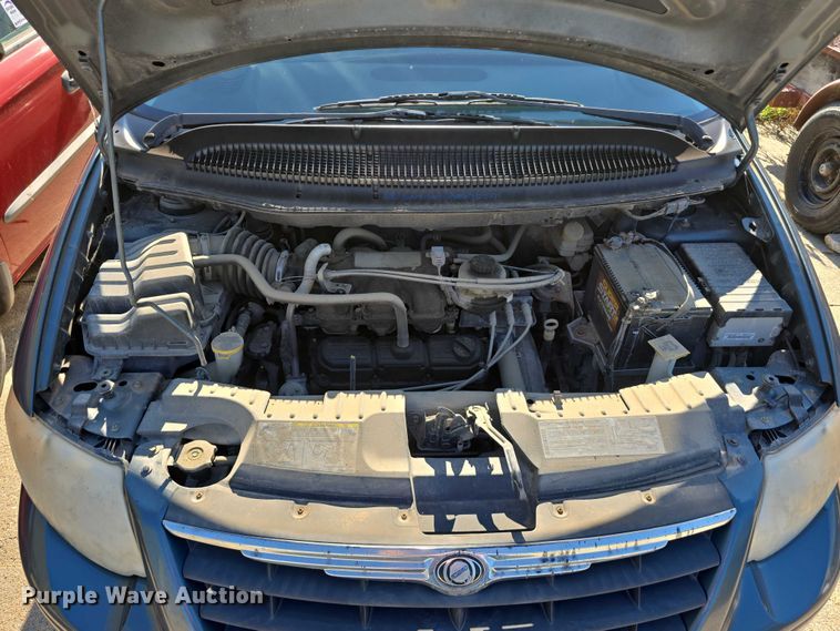 image for item DR3819 2007 Chrysler Town & Country van