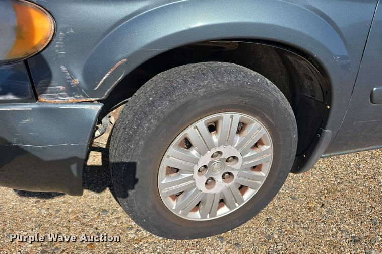 image for item DR3819 2007 Chrysler Town & Country van