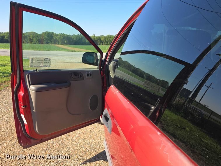 image for item DR3820 2003 Dodge Grand Caravan SE van