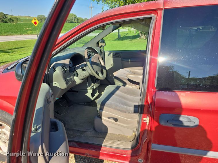 image for item DR3820 2003 Dodge Grand Caravan SE van