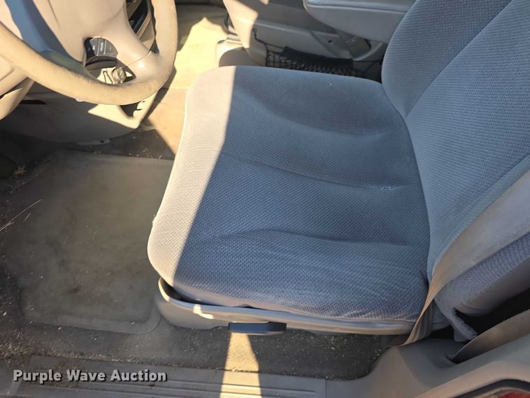image for item DR3820 2003 Dodge Grand Caravan SE van
