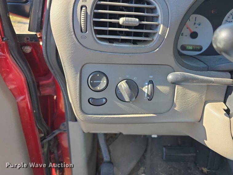 image for item DR3820 2003 Dodge Grand Caravan SE van