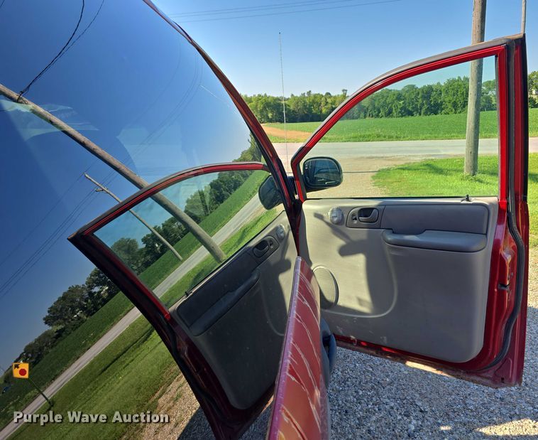 image for item DR3820 2003 Dodge Grand Caravan SE van