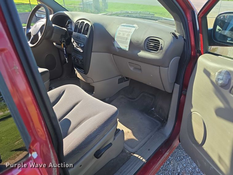 image for item DR3820 2003 Dodge Grand Caravan SE van