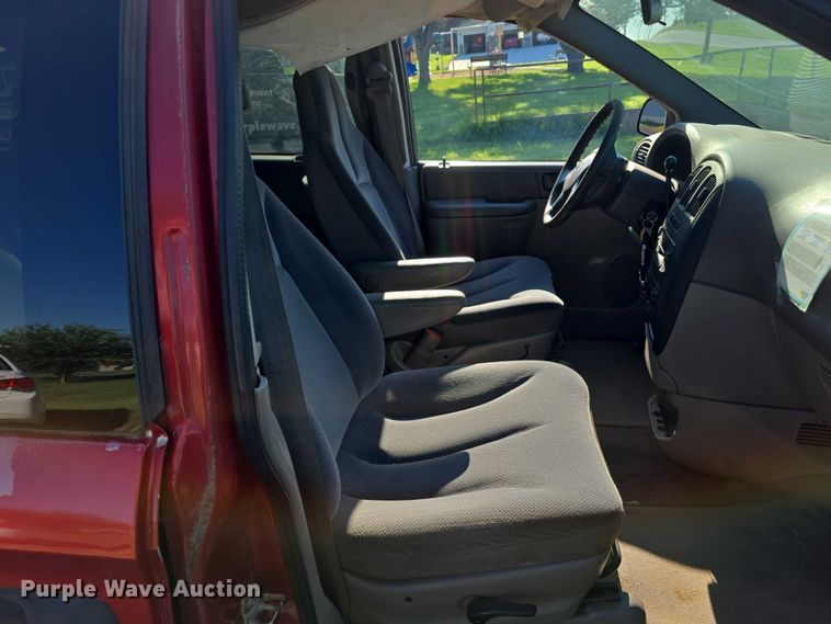 image for item DR3820 2003 Dodge Grand Caravan SE van