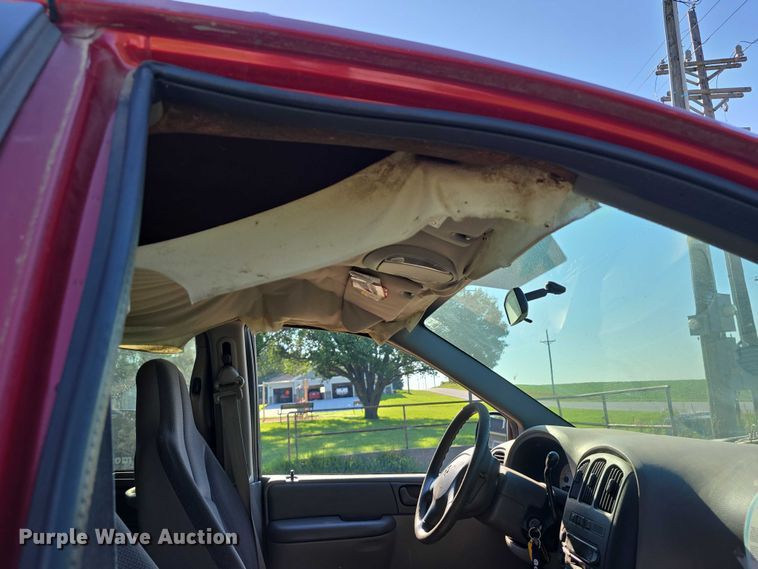 image for item DR3820 2003 Dodge Grand Caravan SE van