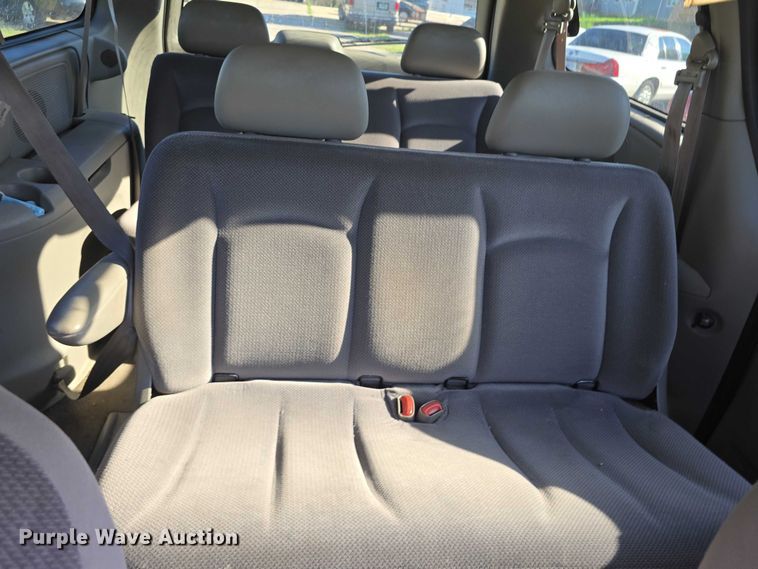 image for item DR3820 2003 Dodge Grand Caravan SE van